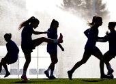 Imagen de archivo de un entrenamiento de fútbol femenino.