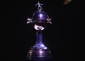 Fotografía de archivo del trofeo de la Copa Libertadores Sub20.
