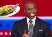 Eric Adams incluye pescado en su dieta vegana o al menos no lo ha desmentido.