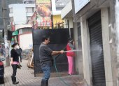 Varios propietarios de negocios se dedicaron a limpiar y restaurar las fachadas de sus locales.