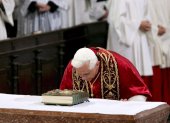El, entonces, papa Benedicto XVI en la catedral de Freising, cerca de Múnich, en una de la misas que ofició durante su visita Baviera en 2006.