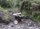 Residuos. El Ministerio de Ambiente supervisa las labores de limpieza en el sector Piedra Fina, provincia de Napo.