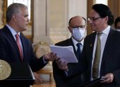 Comitiva. El 11 de enero de 2022, miembros de la Comisión de Fiscalización entregaron el informe del caso Saab al presidente de Colombia, Iván Duque.