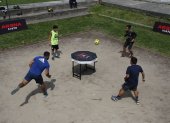 El foot table no tiene una cancha para cada equipo. Se puede correr en todas las direcciones.