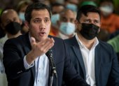 El líder opositor venezolano Juan Guaidó ofrece una rueda de prensa acerca de las futuras acciones de protesta que emprenderá, hoy, en Caracas (Venezuela).