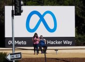 Vista del logo de Meta frente a la sede de Facebook en Menlo Park, California (EE.UU.), en una fotografía de archivo.