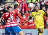 Pervis Estupiñán (d), marcapunta del Villarreal, cumplió en el duelo ante el Granada.
