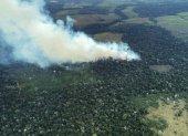 Fotografía de archivo sin fecha cedida por la Fundación para la Conservación y el Desarrollo Sostenible (FCDS), que muestra un incendio forestal en zona rural de Calamar (Colombia).