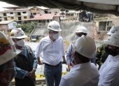 El presidente Guillermo Lasso inspeccionó la zona del socavón en el cantón Zaruma.