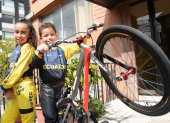 Antonella Puyo y Massimiliano Graziani disfrutan de la velocidad y de los saltos del BMX.