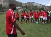 El exfutbolista Diego Calderón creó un equipo para competir en la segunda categoría y también armó escuelas formativas en Quito.