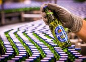 Un lote de seis cervezas Heineken 0,0 sin alcohol, en una fotografía de archivo.
