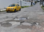 Problema. Los capitalinos soportan vías cada vez en peor estado. La reparación para este año es mínima.