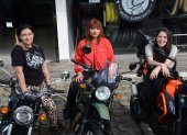 Michelle Merizalde, Salomé Loaiza y María Victoria Dávila participan en "rodadas" y buscan incentivar la práctica del motociclismo.