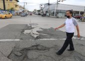 1. Bacheo. El cabildo no da respuesta ni solución a la necesidad urgente de reparar la capa asfáltica de  varias calles de las avenidas principales de Guayaquil pese a las constantes denuncias ciudadanas.
