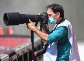 En el exterior, no existe prohibición para el ingreso de los fotógrafos a realizar la cobertura de los partidos.