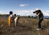 Glenda Giacometti disfruta de captar a las mascotas junto a los niños.
