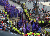 Inicio de la procesión de Jesús del Gran poder en el Centro Histórico.
