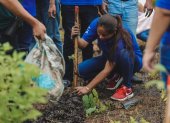 Acción. La siembra de las especies se dio en áreas naturales de la urbe.
