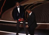 Imagen del pasado 24 de marzo del actor Will Smith (d) abofetea al presentador de la gala Chris Rock (i) durante la 94ª ceremonia anual de los Premios de la Academia de Cine estadounidense en el Dolby Theatre de Hollywood, Los Ángeles, California (EE.UU.).