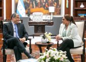 El expresidente Rafael Correa junto con la presidenta de Honduras, Xiomara Castro.