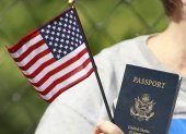 Fotografía de archivo de un pasaporte de Estados Unidos.