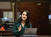 La asambleísta Johanna Moreira propuso ante el pleno del legislativo que se remita la documentación a la Corte Constitucional, por ser la única instancia que resuelve problemas de inconstitucionalidad