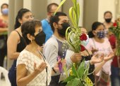 Los feligreses participan de los actos religiosos de Domingo de Ramos.