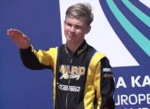 Artem Severyukhin, de 15 años, cuando hizo el gesto en el torneo Europeo.
