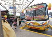 Terminales. Los buses de pasajeros pueden trabajar con un aforo del 100 %, pero los pasajeros deben ir sentados.