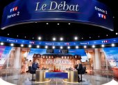 París. Emmanuel Macron y Marine Le Pen, en un momento del debate que la noche del miércoles sostuvieron de cara a las elecciones del domingo.