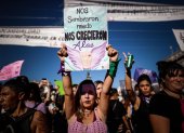 Colectivos sociales y feministas salen a las calles para conmemorar el Día Internacional de la Mujer en Buenos Aires (Argentina), en una fotografía de archivo.