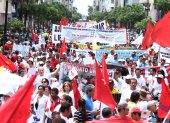 La organizaciones laborales suelen marchar por la avenida 9 de Octubre en Guayaquil en el Día del Trabajo.