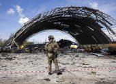 Kiev. Un hangar en el aeródromo de Hostomel, que fue destruido ayer.