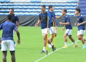 Mauro Quiroga (c), delantero de Emelec, está en condiciones de reaparecer ante los venezolanos.