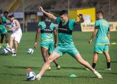 Carlos Rodríguez, defensa de Barcelona, será titular frente a los argentinos.