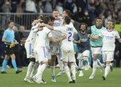 Los jugadores del Real Madrid celebran la victoria ante el Manchester City, al término del partido de semifinales de la Liga de Campeones.