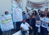 El colectivo "Organizaciones Unidas, Red de pacientes de enfermedades raras y catastróficas del Ecuador (OURC), desarrolla los plantones en los hospitales