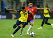 Byron Castillo, marcapunta que forma parte de la selección ecuatoriana, en un duelo contra Chile.