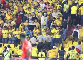 Los hinchas de Barcelona protagonizaron problemas en los graderíos durante el partido contra Emelec