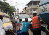 En varios sectores de Guayaquil las familias buscaron abastecerse de agua