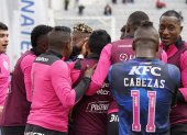 Los jugadores de Independiente del Valle celebran el tercer gol ante Técnico Universitario.