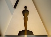Imagen de archivo de una silueta de la estatuilla del Óscar.