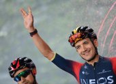 Richard Carapaz dio el salto al segundo lugar del Giro de Italia tras bonificar en el sprint intermedio de la etapa 11.