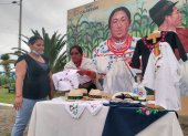 Las bordadoras plasman su talento en varias prendas y accesorios de vestir. Empezaron en camisas y ahora lo hacen hasta en llaveros y sombreros.