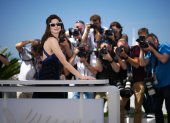 La actriz estadounidense Anne Hathaway asiste a la fotollamada de "Armageddon Time" durante el 75º Festival anual de cine de Cannes.