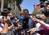 El productor puertorriqueño de música urbana, Raphy Pina, habla con los periodistas este 24 de mayo de 2022 a su salida del tribunal federal en el Viejo San Juan, Puerto Rico.