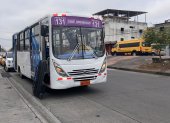 Un militar murió tras ser baleado por delincuentes en un bus.