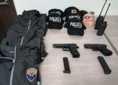 Los sujetos vestían chompas similares a las de los agentes judiciales de la Policía.