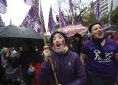 Miles de personas participan de la marcha convocada por la plataforma social ""Ni Una Menos"", en Buenos Aires (Argentina).